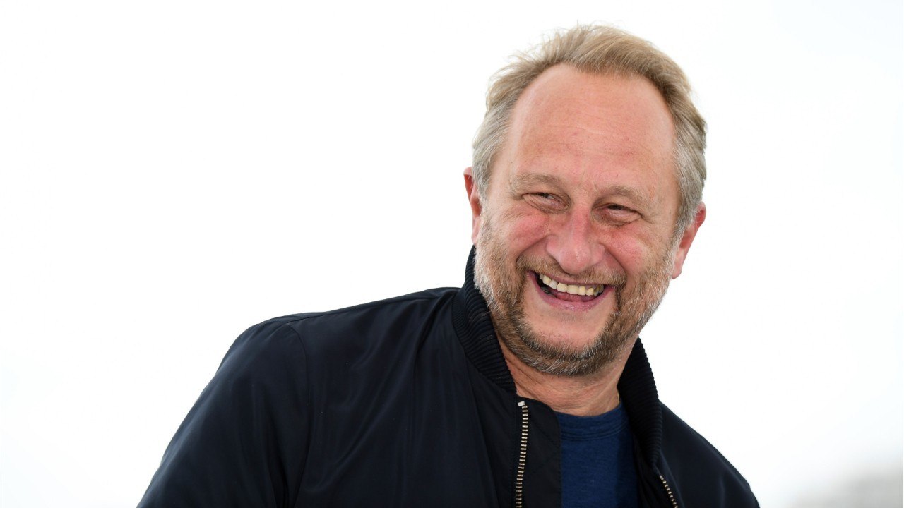 VOICI-Benoît Poelvoorde : ce couac qui l’a presque défiguré sur le tournage de Podium