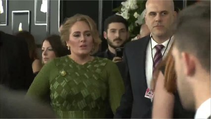 VOICI - Adele : son importante perte de poids inquiète ses fans