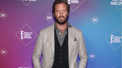 VOICI : Armie Hammer cannibale ? Des messages privés sèment le doute