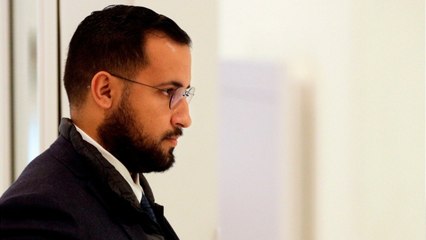 VOICI - Alexandre Benalla : l'ancien garde du corps d'Emmanuel Macron renvoyé devant le tribunal correctionnel