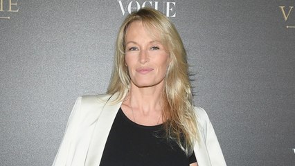 VOICI - Estelle Lefébure rend hommage à sa mère décédée d'une façon particulière
