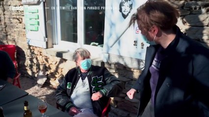 VOICI - Renaud masqué : le chanteur fait une apparition surprise dans 50' Inside