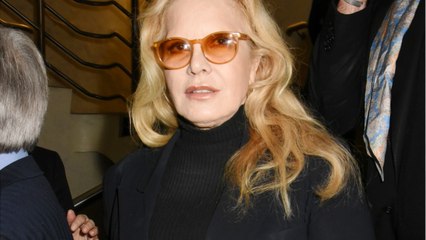 voici Sylvie Vartan tacle sévèrement Laeticia Hallyday sur sa manière de porter le deuil