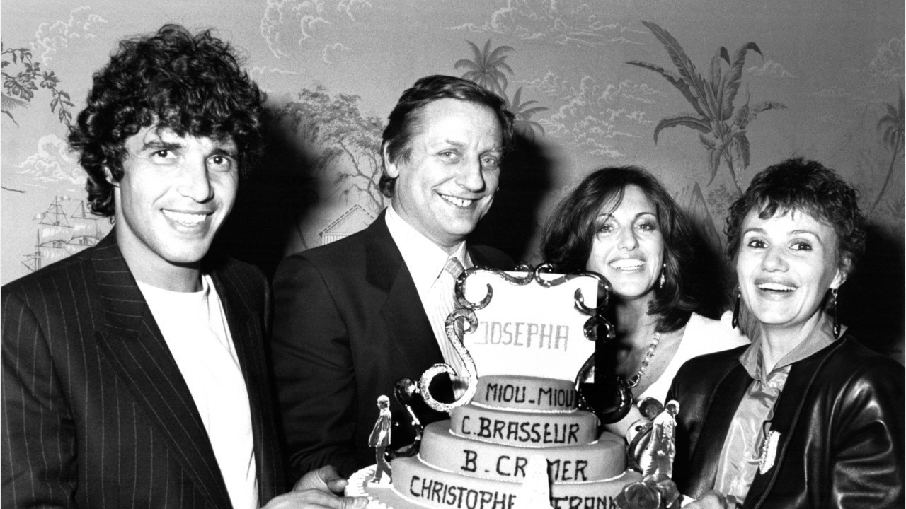 VOICI "Je n’ai jamais osé le dire" : Julien Clerc révèle un secret concernant son ex Miou-Miou