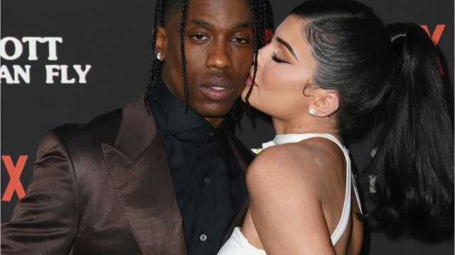 Voici - PHOTOS Kylie Jenner nue dans son lit prend la pose sur Instagram