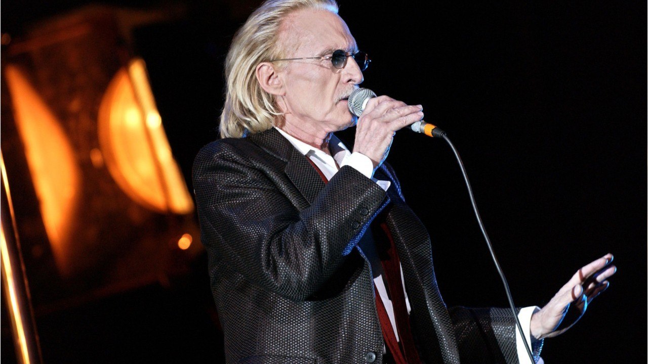 VOICI-Mort de Christophe : Audrey, sa dernière compagne, réagit pudiquement à la disparition du chanteur