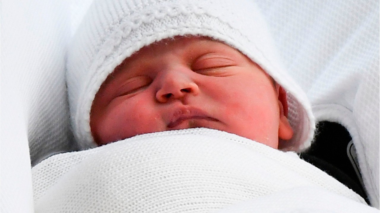 VOICI-PHOTO Le prince Louis fête ses 2 ans : Kate Middleton dévoile des clichés inédits et trop mignons