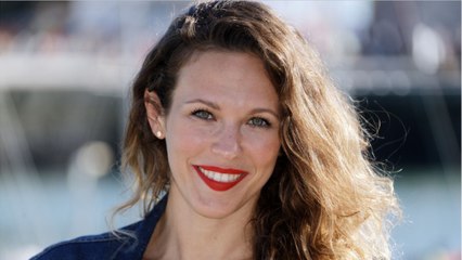 VOICI - Lorie Pester travaille-t-elle sur un nouvel album ? La chanteuse laisse planer le doute