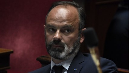 VOICI - Edouard Philippe et sa barbe blanchie : le Premier ministre se confie sur sa maladie