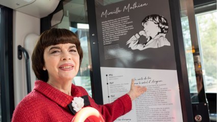 VOICI - Mireille Mathieu crée l'événement en inaugurant... un tramway à son nom