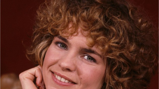 VOICI - Sabine Paturel revient avec un nouveau single, Putain de monde (et elle est très énervée)