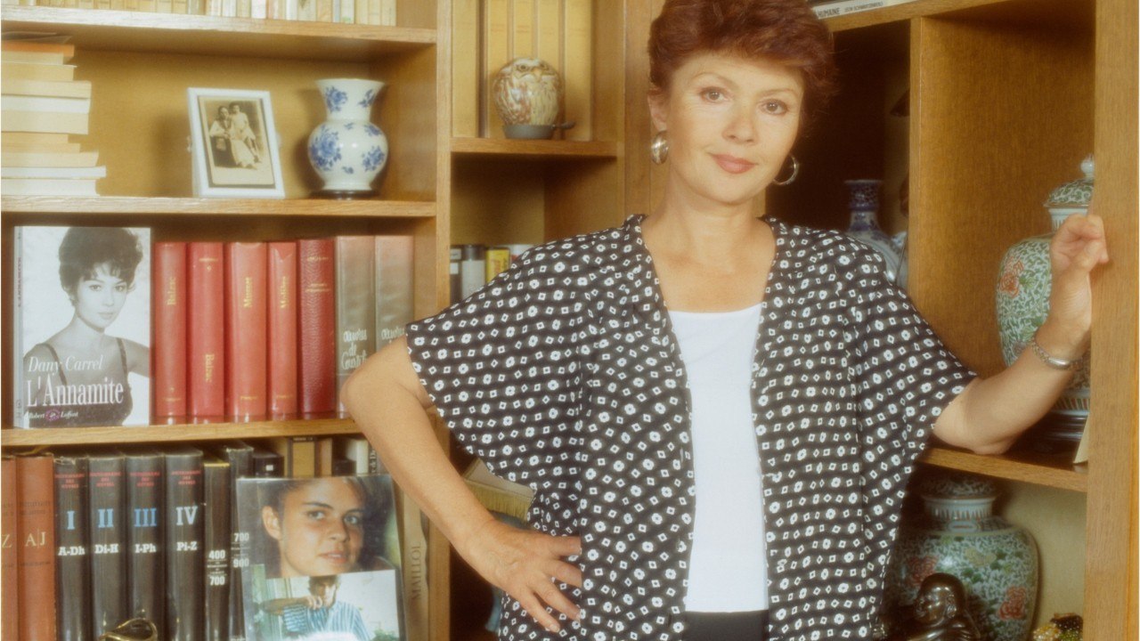 VOICI - Dany Carrel touchée par la Covid-19 : la partenaire de Jean Gabin dans Le Pacha a cru mourir