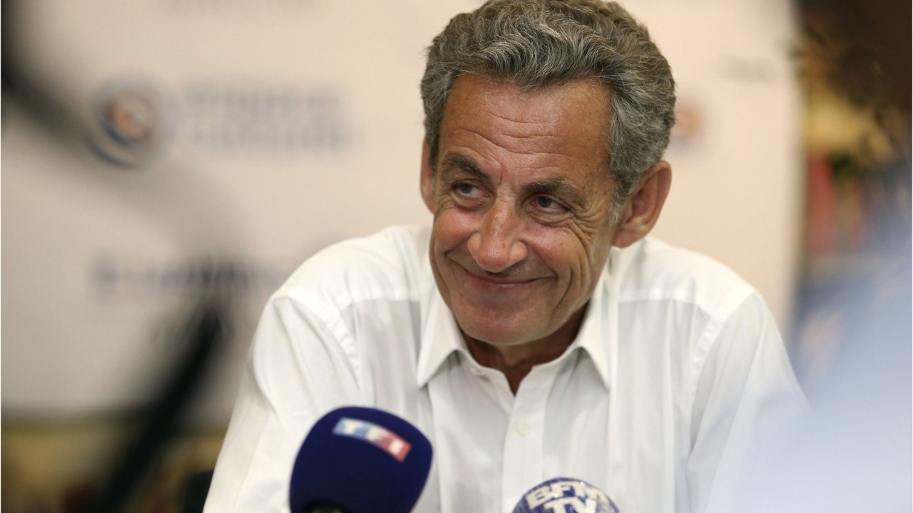 VOICI - Nicolas Sarkozy "rock star" ? Son nouveau livre fait un carton