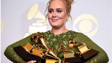 VOICI - PHOTO Adele : méconnaissable, la star dévoile sa perte de poids spectaculaire