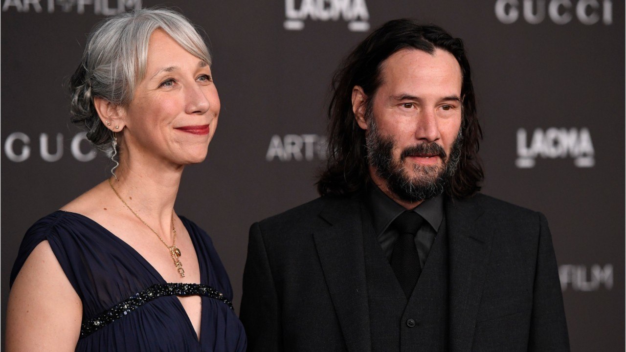 VOICI Keanu Reeves : main dans la main avec Alexandra Grant, l'acteur n'est plus un coeur à prendre