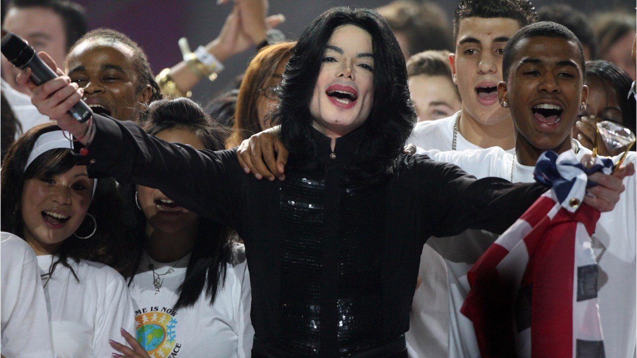 VOICI-Michael Jackson accusé de pédophilie, son ancien garde du corps fait des révélations choc