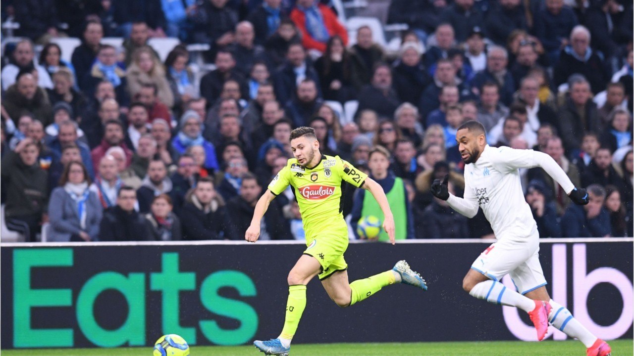 VOICI- Un footballeur du club d'Angers poursuivi pour exhibitionnisme