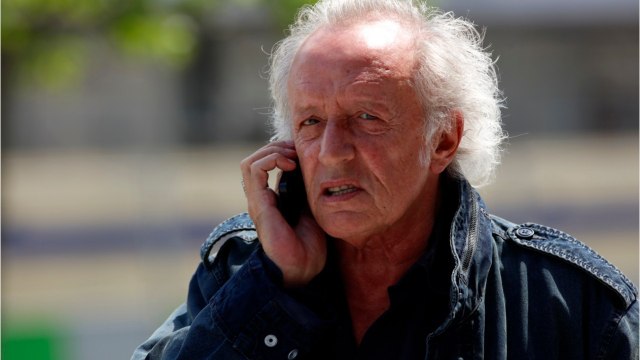 VOICI-Didier Barbelivien ne peut plus chanter, il va devoir se faire opérer des cordes vocales