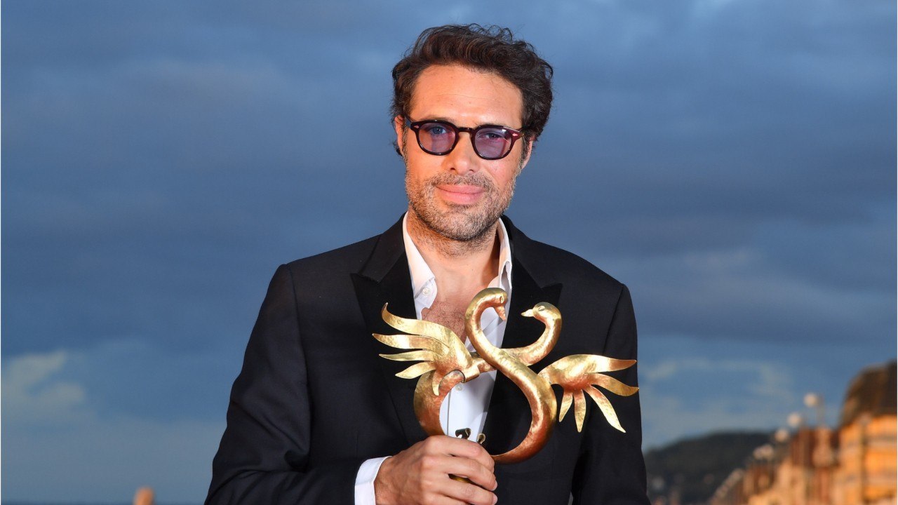 Voici - PHOTO Nicolas Bedos met fin à la polémique avec un ultime message, les internautes le remercient