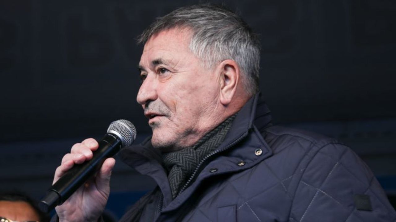 VOICI Jean-Marie Bigard défend la police et tacle sévèrement Omar Sy et Camélia Jordana