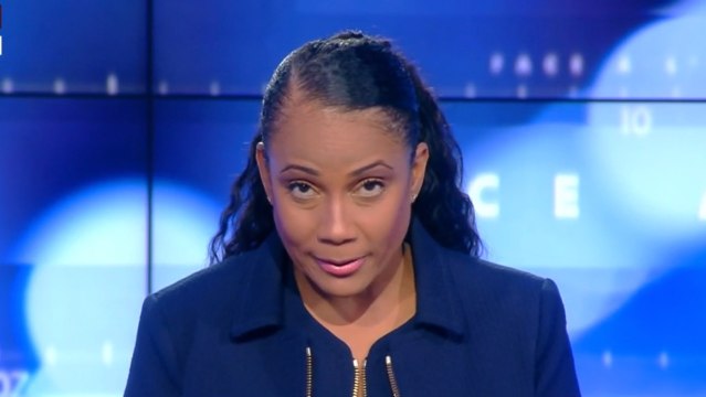 VOICI - Christine Kelly publie un message de détresse sur Twitter, les Internautes volent à son secours