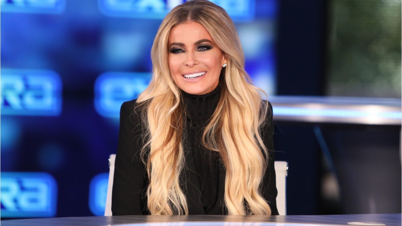 VOICI Carmen Electra : aussi sexy que renversan...