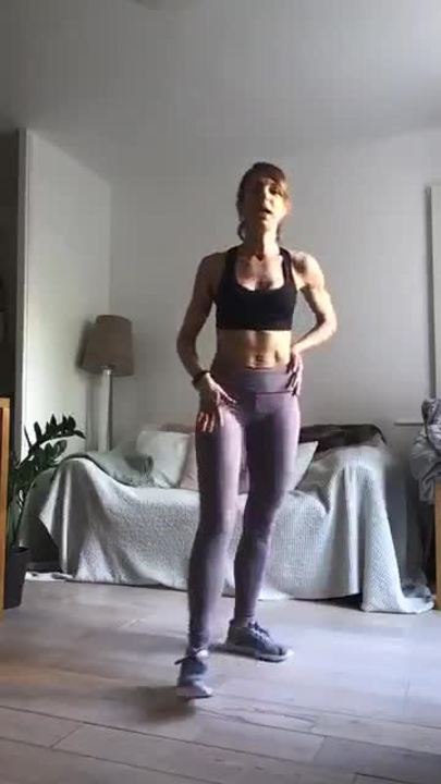 Pour bien démarrer la semaine, retrouvez le cours de sport complet de Séverine, alias Je suis une coach