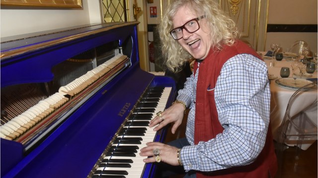 VOICI - Pierre-Jean Chalençon : ces objets symboliques de Michou qu'il est fier d'avoir obtenu