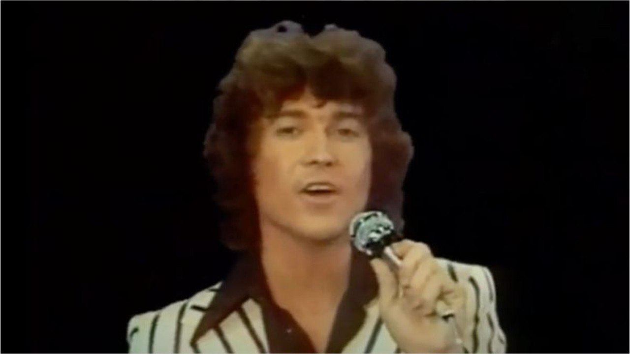 VOICI-Mort d'Alain Delorme, chanteur du groupe Crazy Horse et interprète du tube Romantique avec toi