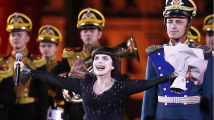 VOICI - Jean-Luc Reichmann dévoile le beau message de Mireille Mathieu