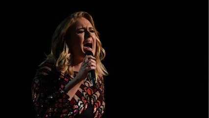 VOICI-PHOTO Adele change de look après sa perte de poids, ses fans ne la reconnaissent pas