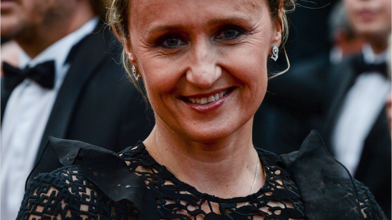 Voici - Caroline Roux à l'antenne tous les jours : comment elle protège son mari et leurs enfants du coronavirus