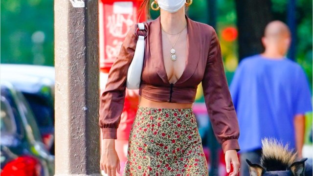 Voici - PHOTOS Emily Ratajkowski : dans un bikini (presque trop) échancré, elle donne un coup de chaud à Instagram