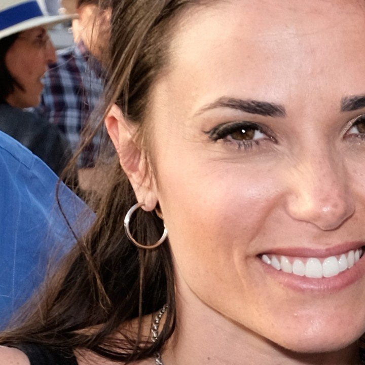 VOICI SOCIAL Capucine Anav Compare Les Cheveux Crépus À Un « Balai À Chiottes " Et Déclenche Une Énorme Polémique (1)