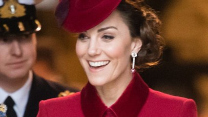 VOICI Kate Middleton jardine en jeans et baskets pour la bonne cause