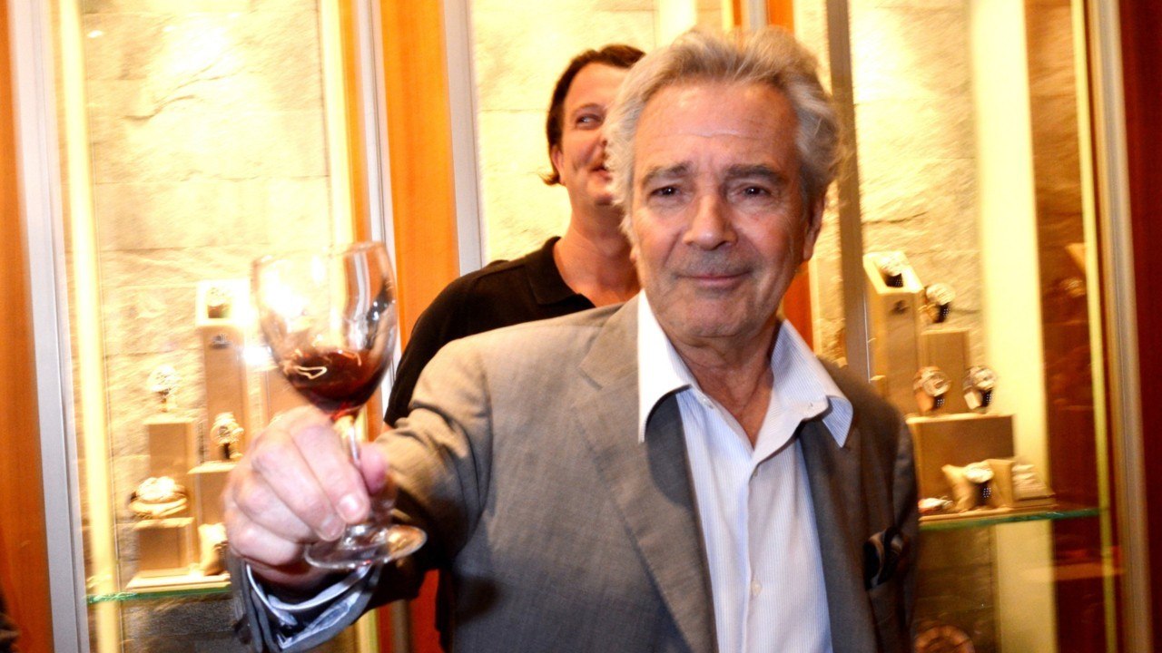 VOICI - Pierre Arditi : ce jour où son amour du vin l'a fait jouer « ivre-mort " au théâtre