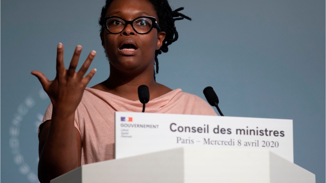 voici Sibeth Ndiaye : ce médecin fait un tutoriel sur le port du masque en se moquant de la porte-parole