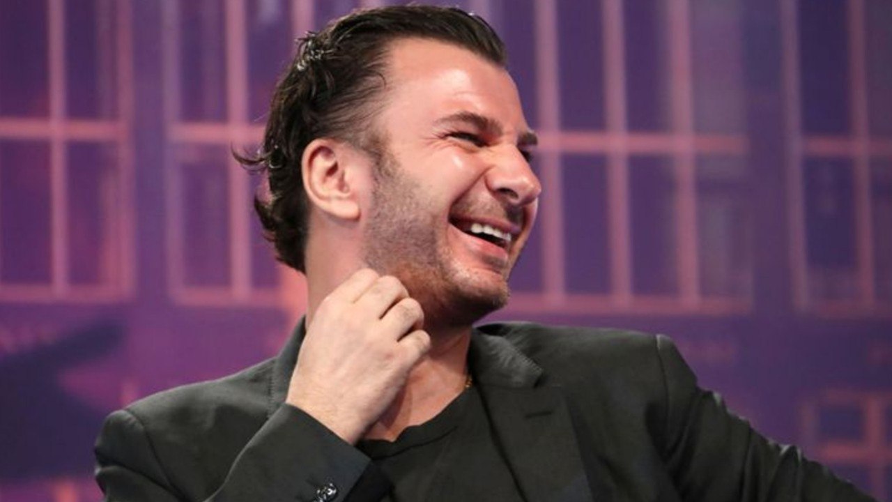 VOICI - Michaël Youn ressort son mythique pour McFly et Carlito