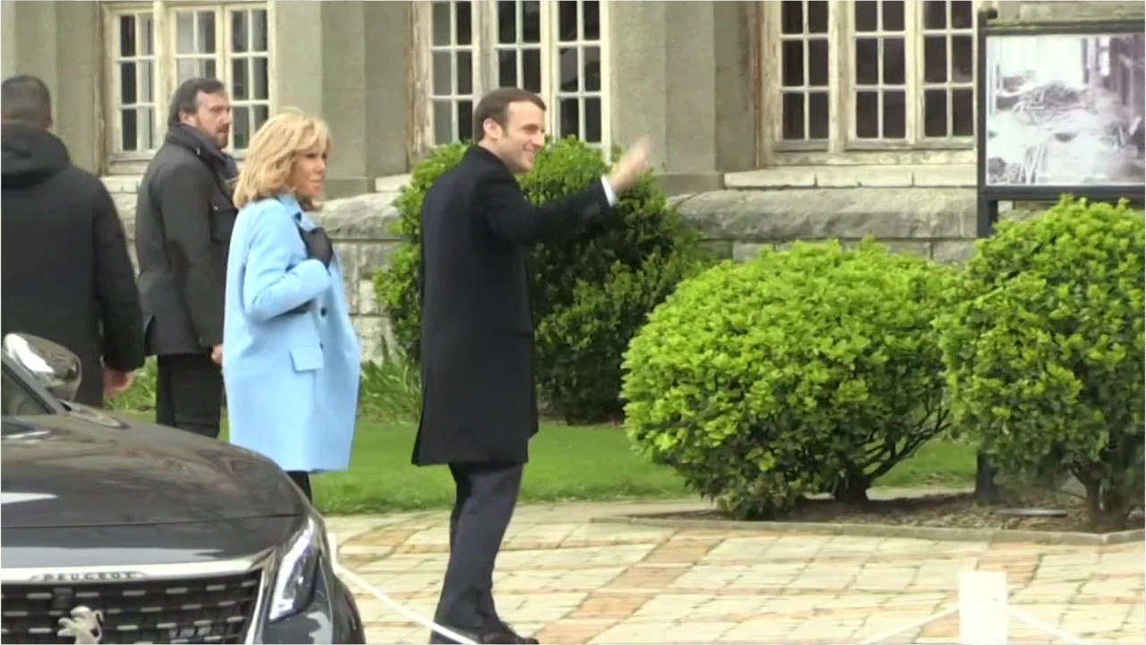 VOICI- Emmanuel et Brigitte Macron bientôt en vacances : pourquoi le Fort de Brégançon a beaucoup changé depuis leur arrivée