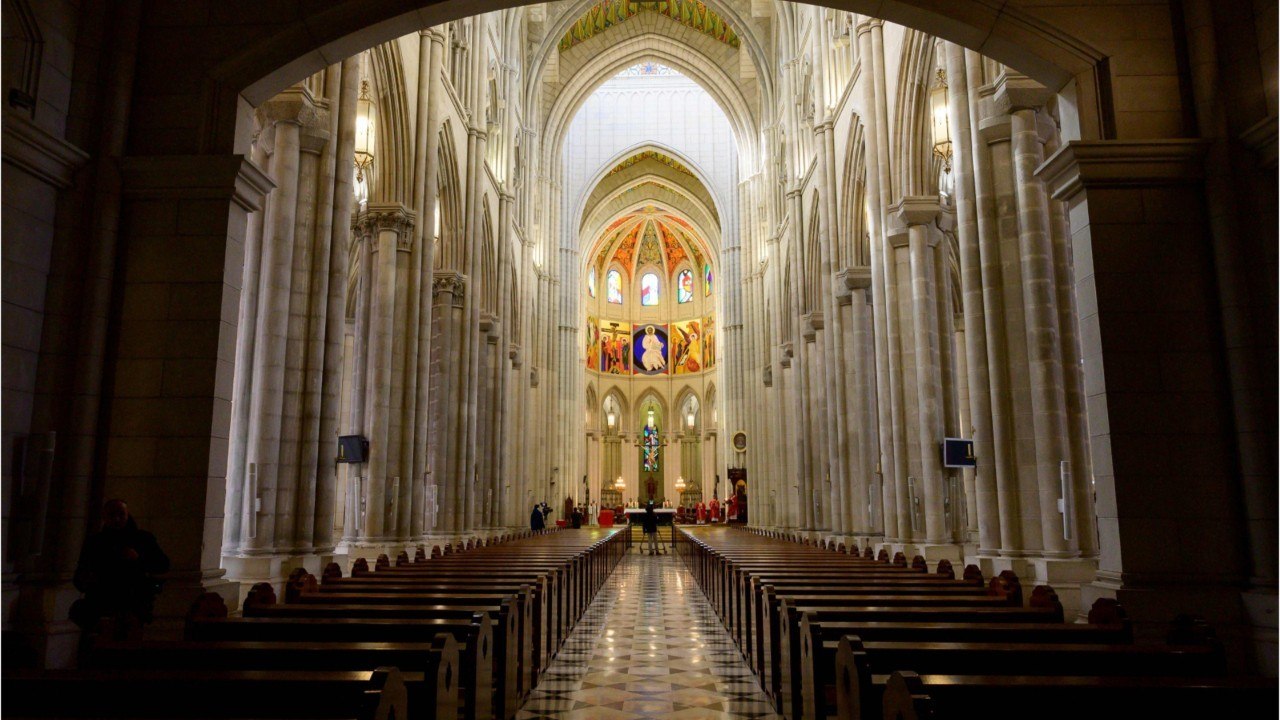VOICI-Dani Lary dévasté : l'une des victimes de l'attentat de Romans-sur-Isère était un proche du magicien