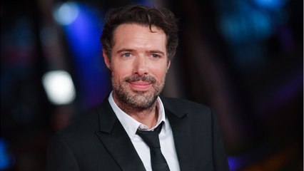 VOICI-Nicolas Bedos crée le malaise avec une blague déplacée sur Patrick Devedjian
