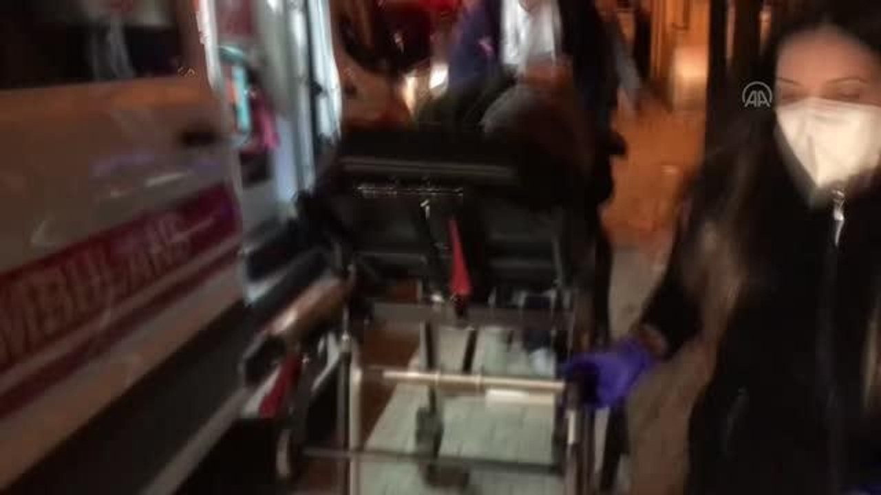 Son dakika haberleri: Sırtından bıçaklanan kişi hastaneye kaldırıldı