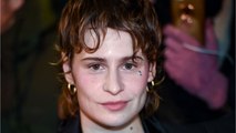 VOICI - Christine & the Queens confinée « en solo 