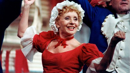 Voici - PHOTO Annie Cordy : Angèle partage un souvenir d'elle enfant chantant à ses côtés