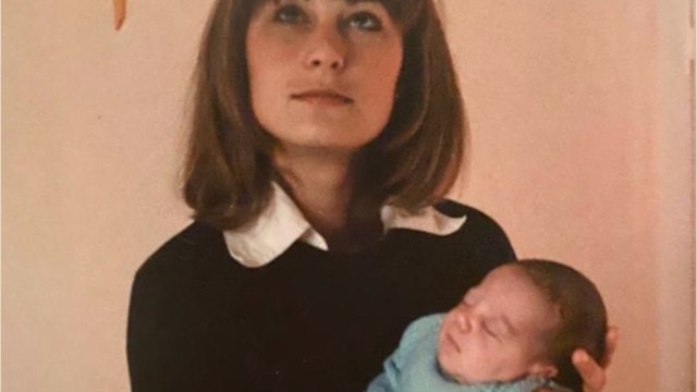 VOICI- PHOTOS Kate et William dévoilent d'adorables clichés de leur mamans, Carole Middleton et Lady Diana