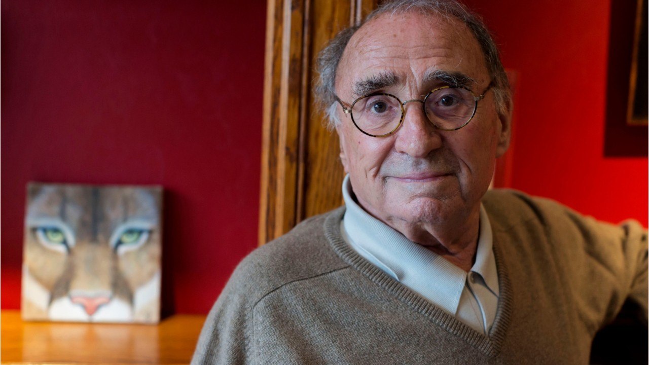 VOICI - Claude Brasseur victime d'un AVC : ses proches se confient sur ses derniers mois difficiles