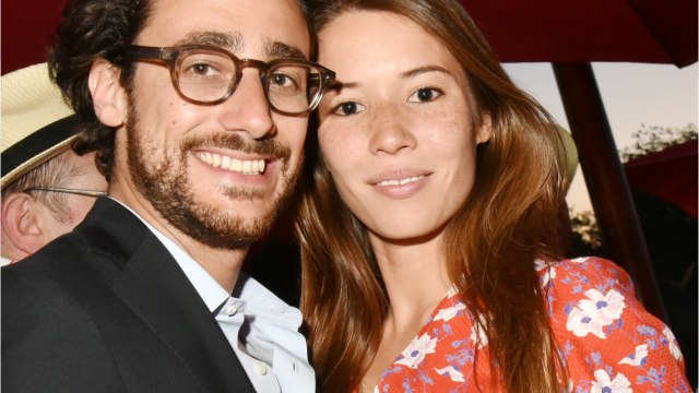VOICI : Emilie Broussouloux enceinte : la femme de Thomas Hollande dévoile son ventre bien arrondi