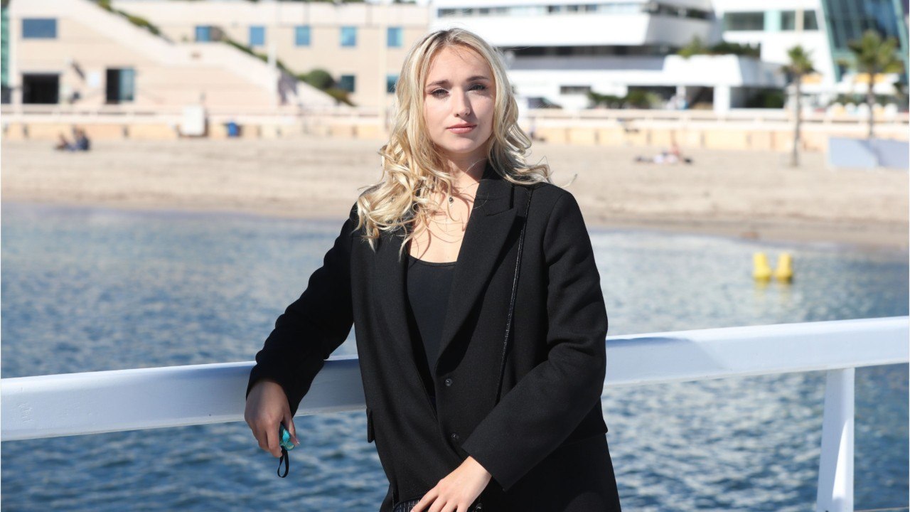 Voici - Infidèle : Chloé Jouannet très proche de Jonathan Zaccaï depuis le tournage