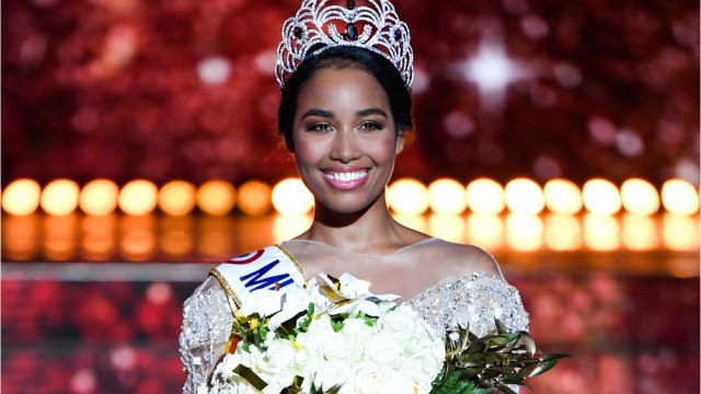VOICI Clémence Botino : en bikini, Miss France 2020 régale ses fans