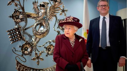 VOICI - Elizabeth II : cette mesure qu'elle prend pour la première fois à cause du Coronavirus